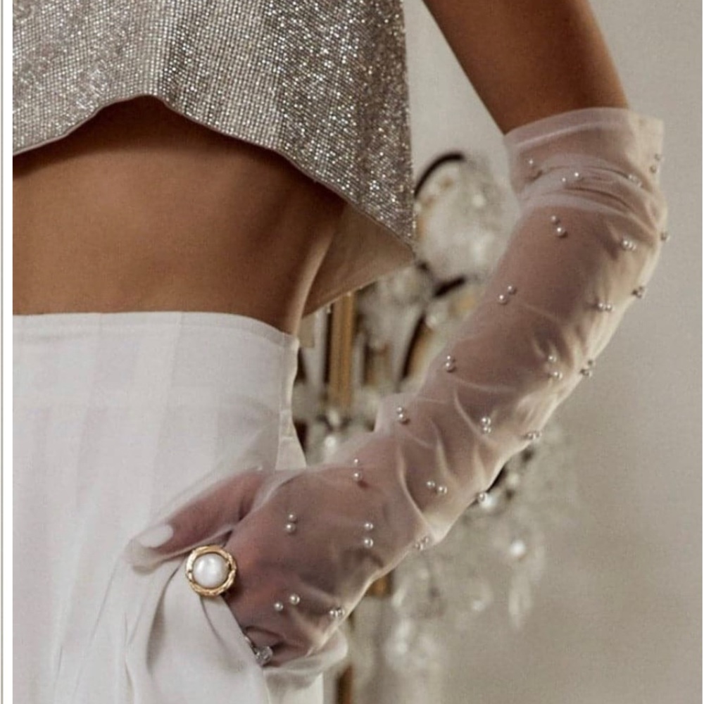 Pearl mesh gloves *never before worn*